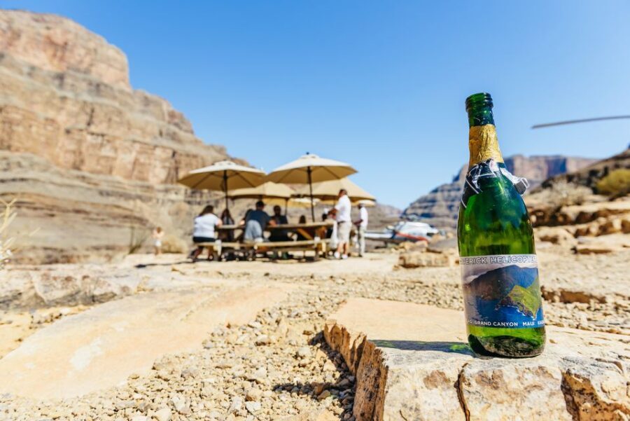 From Las Vegas: Grand Canyon Helicopter Tour with Champagne - Lake Mead and Hoover Dam: the warm-up that makes the canyon hit harder