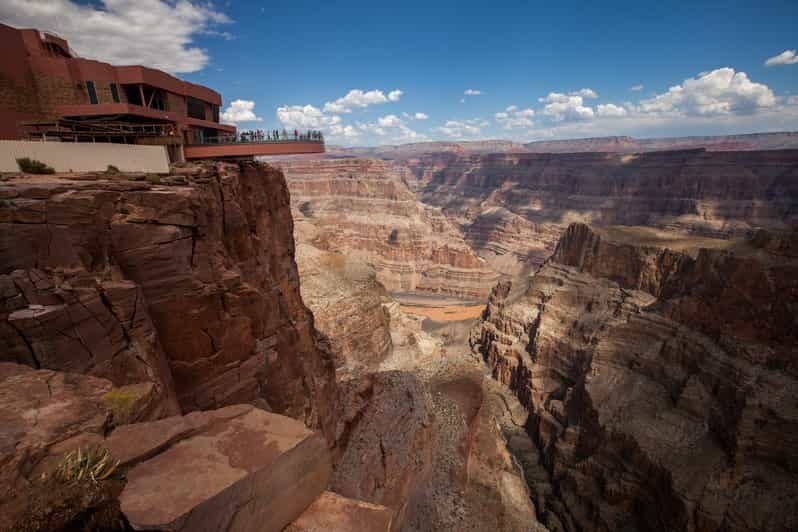 From Vegas: Grand Canyon Helicopter with Eagle Point Landing - Hotel Pickup: Getting to the Terminal Without Losing the Day