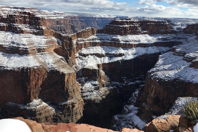 Grand Canyon Helicopter and Western Ranch Adventure Landing Tour - Grand Canyon Western Ranch: 2 hours on 165 acres plus cowboy lunch
