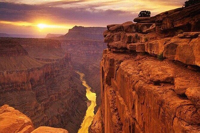 Grand Canyon Railroad Excursion from Sedona - The drive to Williams: Oak Creek Canyon scenery and a guided warm-up