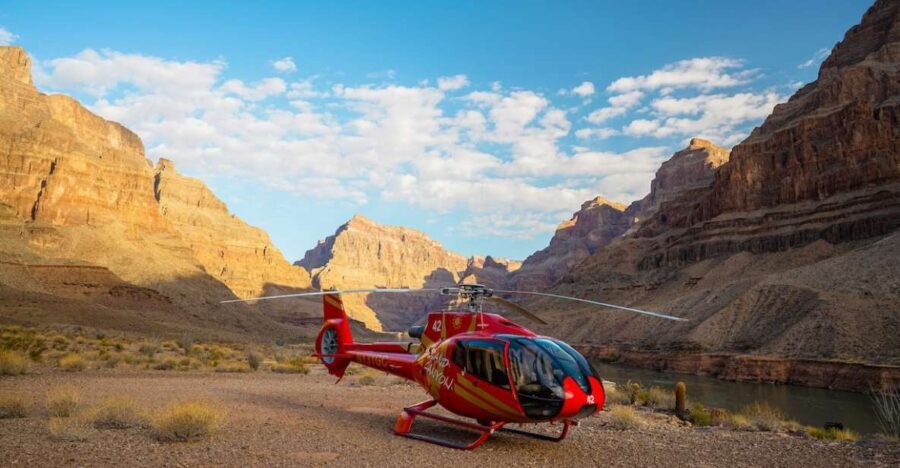 Las Vegas: Grand Canyon Helicopter Landing Tour - Grand Canyon West by helicopter: what the landing really changes