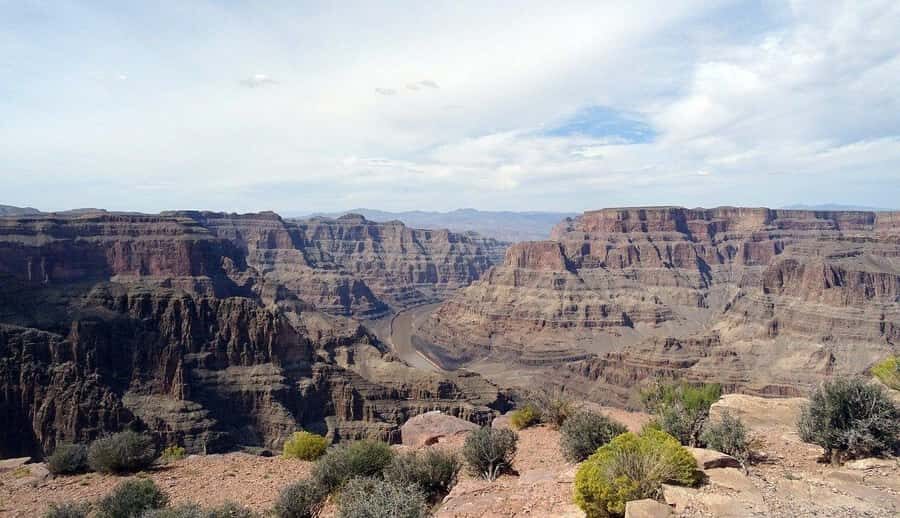 Las Vegas: Grand Canyon West Bus Tour with Guided Walk - A practical look at the Hoover Dam return stop