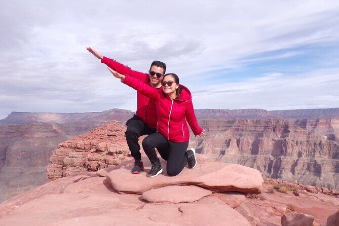 Spanish Grand Canyon Tour with Skywalk Access and Lunch - Hoover Dam: a quick history break on the route