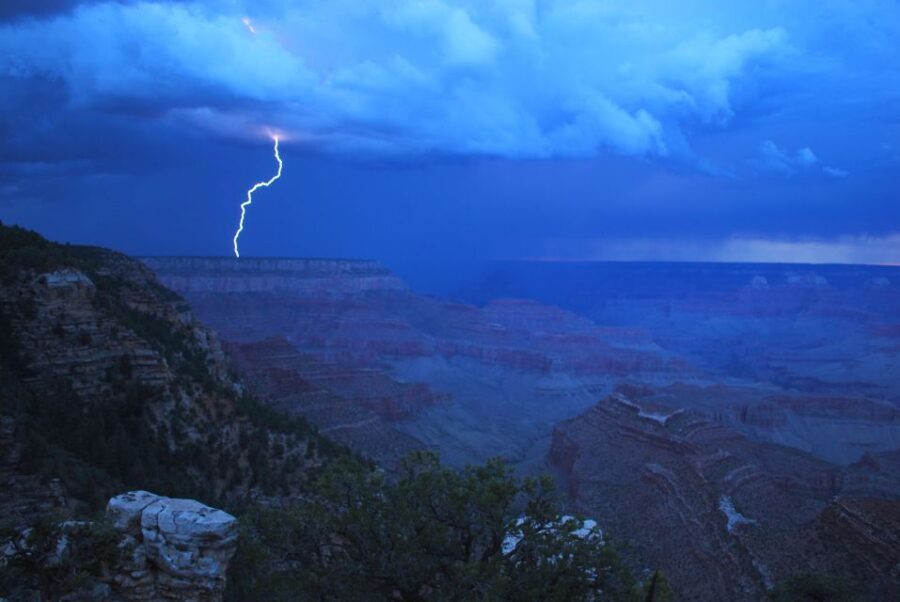 The Grand Canyon Classic Tour From Sedona, AZ - Grand Canyon Village time: historic buildings, your lunch plan, and breathing room
